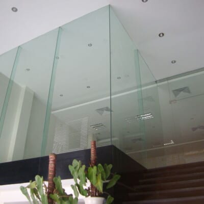 Vách Kính Cường Lực